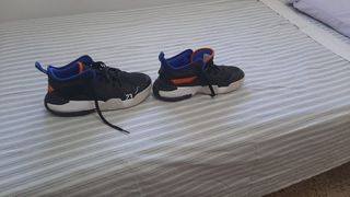Scarpe sportive da uomo nere e arancioni
