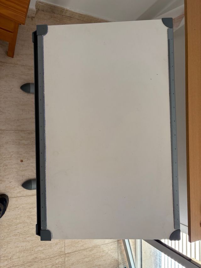 Escritorio infantil ajustable