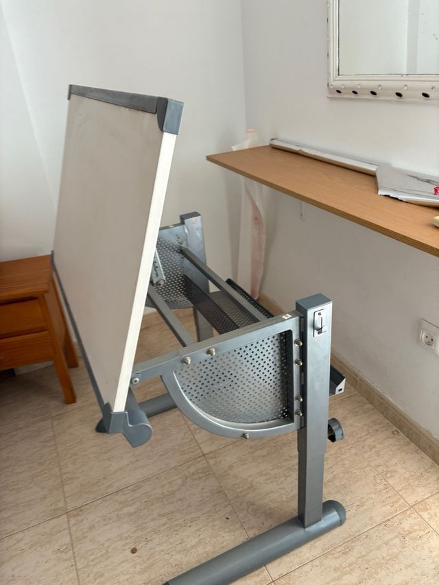 Escritorio infantil ajustable