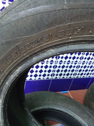 Neumáticos seminuevos 205/55 R16 costaron 240 
