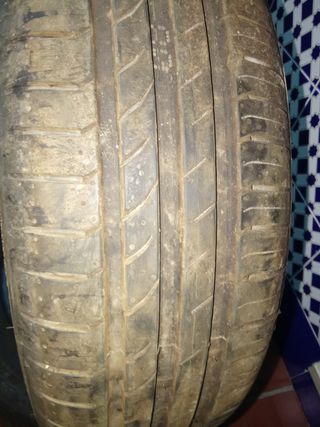 Neumáticos seminuevos 205/55 R16 costaron 240 

