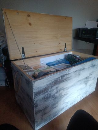 Baúl de madera rústico