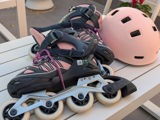 Patines en línea rosas y negros talla 35-38
Casco 