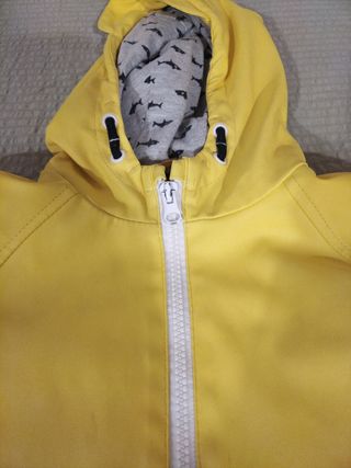 Chubasquero engomado amarillo talla 3-4