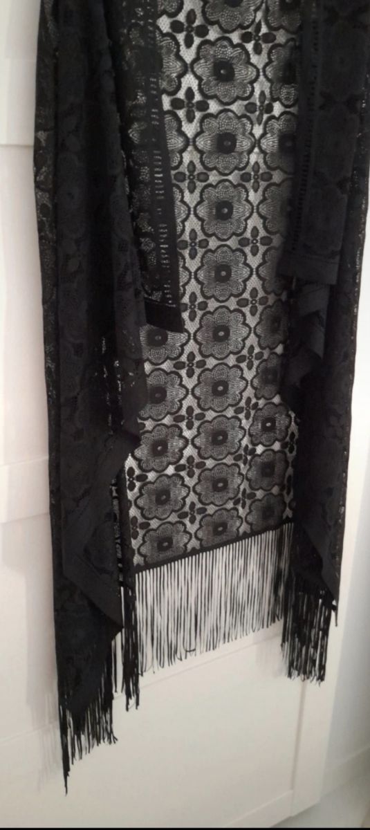 Kimono de encaje negro