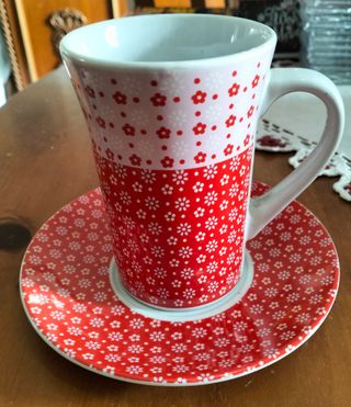 Tazzone da collezione con decoro floreale