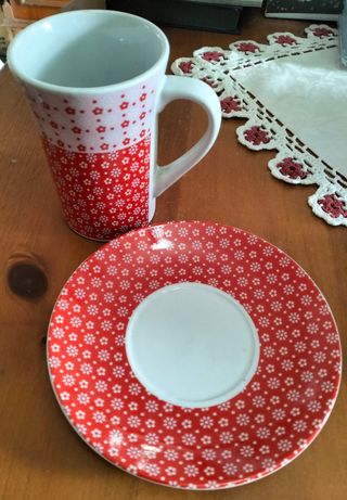 Tazzone da collezione con decoro floreale