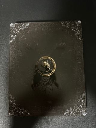 Resident Evil Village PS5 edición concaja metálica