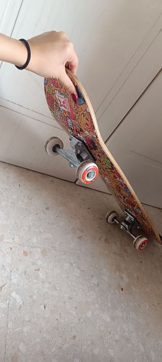 Tabla de skate con diseño divertido