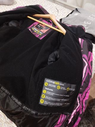 Chaqueta Borbory Negra y Rosa
Talla 10 de niña
