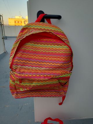 Lote 2 Mochilas Multicolor y Roja
