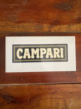 Baldosa antigua Campari