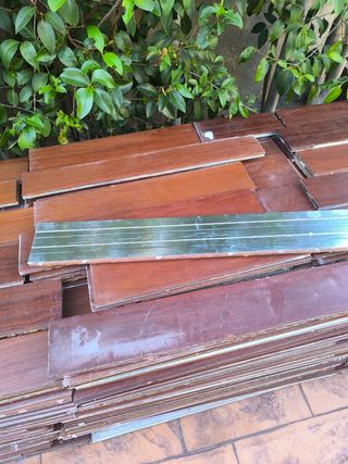 Tarima de nogal 0.90x0.125x0.02cm son 90 m cuadrad