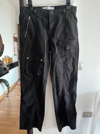 Pantalón cargo negro Bershka