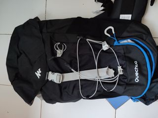 Mochila Quechua 20L Negra y Azul