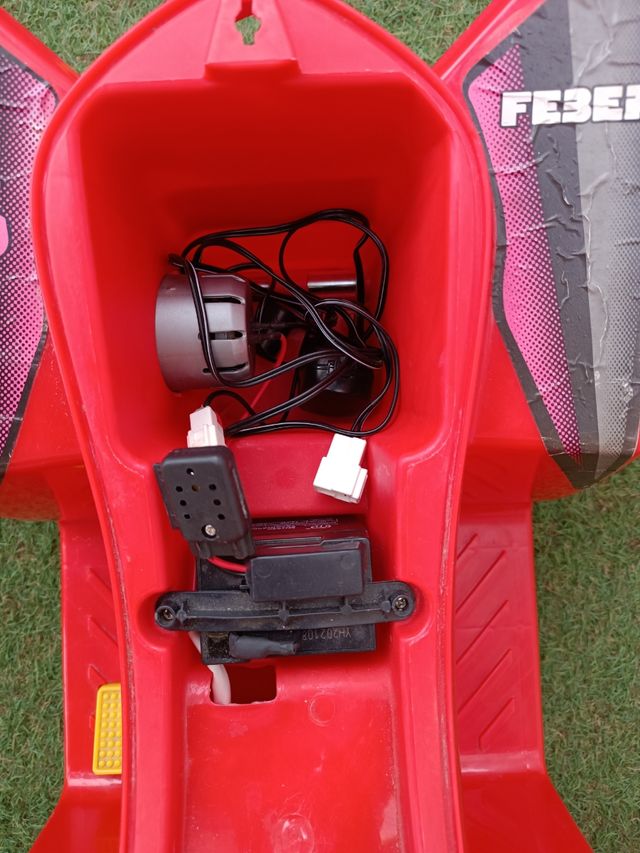 Quad eléctrico infantil Feber Racy