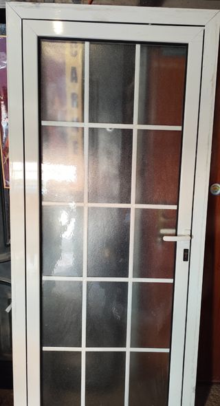 Puerta de aluminio con cristal