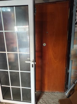 Puerta de aluminio con cristal