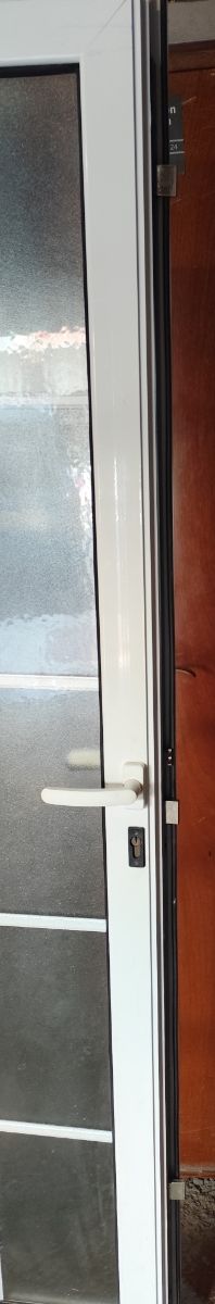 Puerta de aluminio con cristal