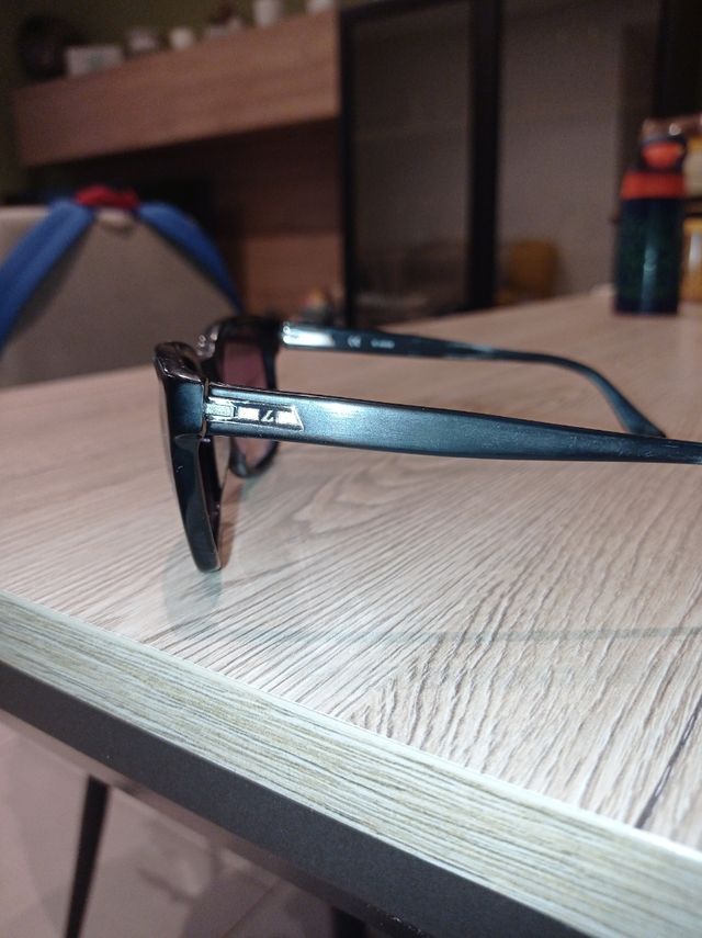 Occhiali da sole Lozza neri e viola