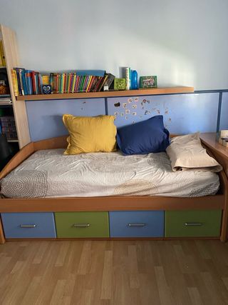 Cama juvenil con escritorio