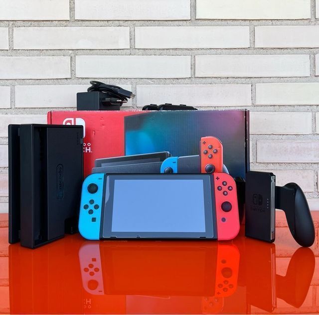 Nintendo Switch - Azul/Rojo