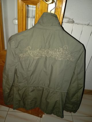 Chaqueta Zara TRF verde militar Talla S