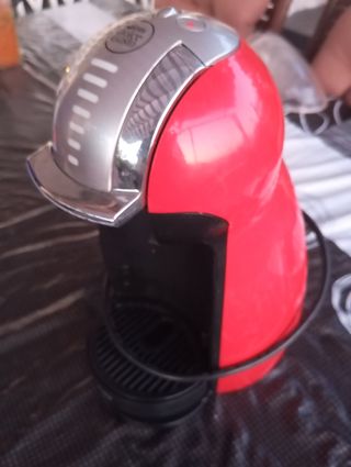 Cafetera Dolce Gusto Roja