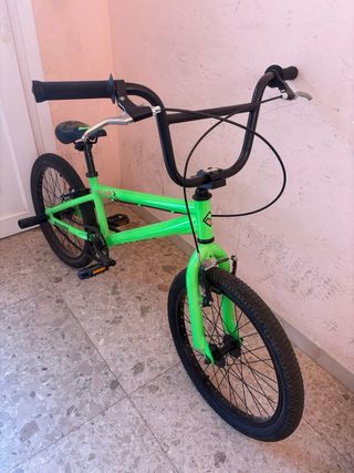 Bicicleta BMX Megamo 