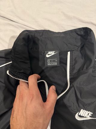 Conjunto Cazadora y pantalón Nike Negro.