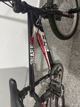 Bicicleta BMX Shark Negra