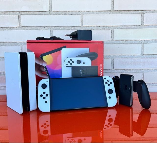 Nintendo Switch OLED Blanca y Negra