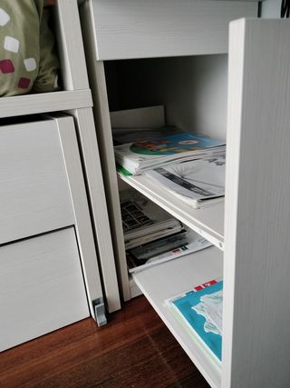 Cama nido con dos colchones, armario y escritorio