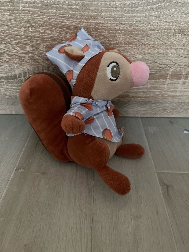 Peluche de ardilla con pijama