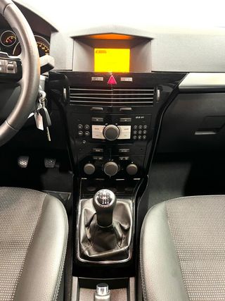 Opel Astra 2012