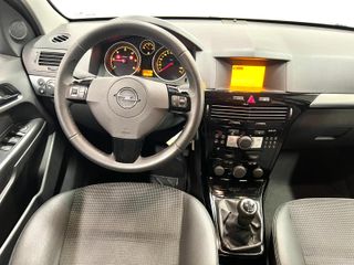 Opel Astra 2012