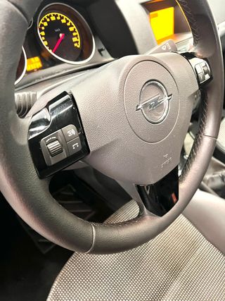 Opel Astra 2012