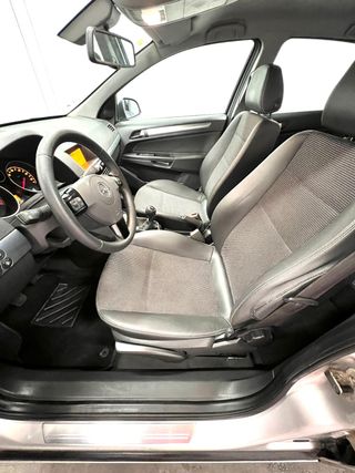Opel Astra 2012
