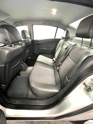 Opel Astra 2012