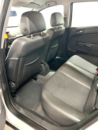 Opel Astra 2012