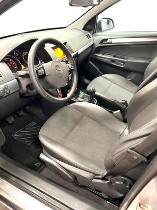 Opel Astra 2012