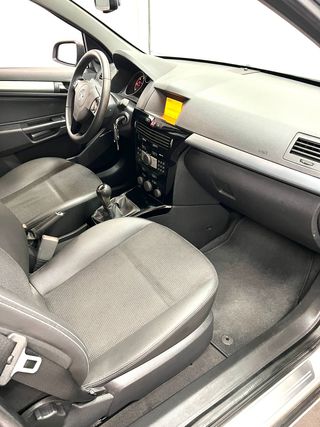 Opel Astra 2012