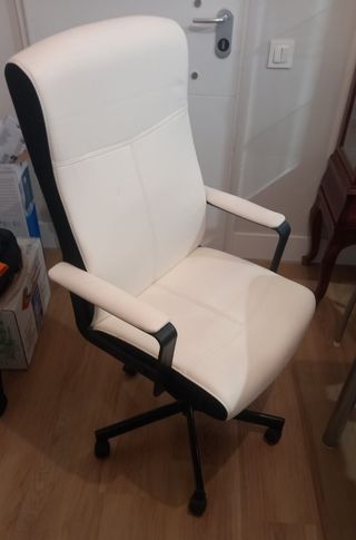 Silla de oficina Ikea blanca y negra