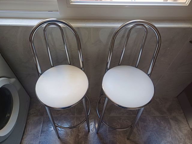 2 Banquetas altas metal y piel sintética