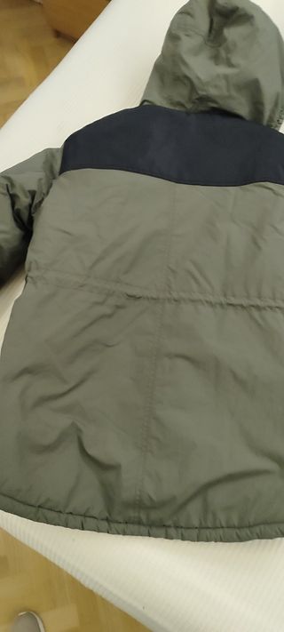 Abrigo parka niño verde forrado
Talla 13-14
