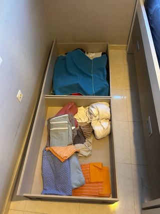 Cama individual con cajones