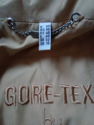 Chaqueta gabardina beige
