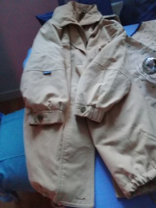 Chaqueta gabardina beige