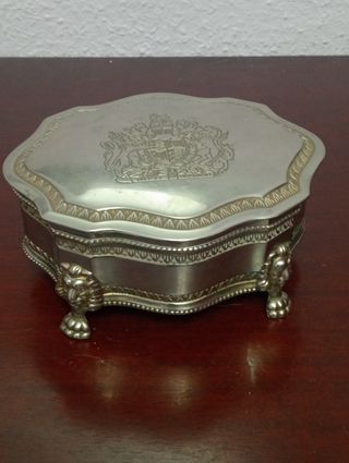 Joyero antiguo  de Plata con escudo.