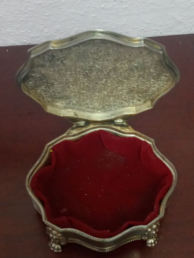 Joyero antiguo  de Plata con escudo.